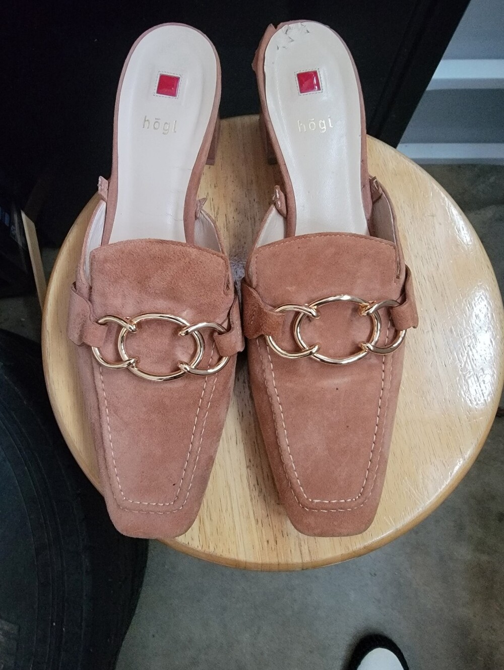 Högl Women's Tan Suede Chain-Accent Mules